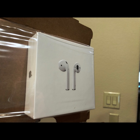 NWT Apple AirPods 2nd Gen w/Charging Case & Warranty - Picture 6 of 7